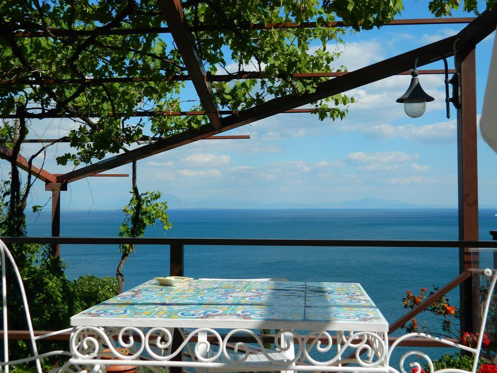 Il Nido Del Gabbiano Acomodação com café da manhã Vietri Exterior foto